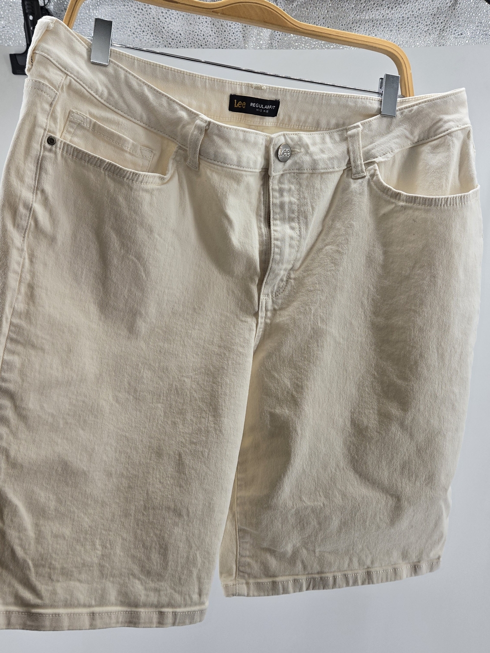 Lee | Womens Cream Bermuda Shorts